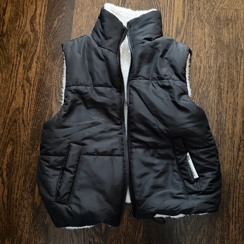 No boundaries reversible vest black with beige fur inside xs - Picture 6 of 8